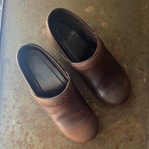 Dansko Ladies Antique Brown Professional Leather Loafers Clogs with Inserts. 38